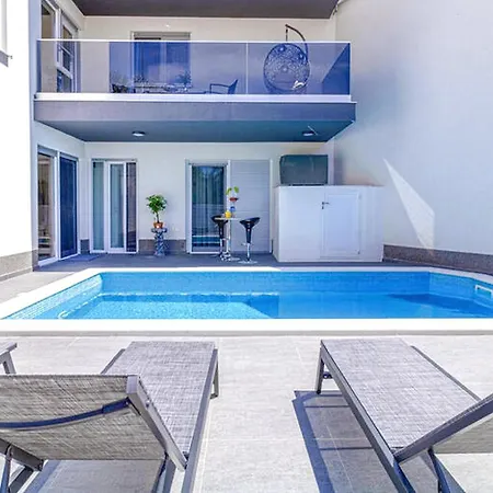 Modern Private Family Apartman *