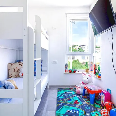 Modern Private Family Apartment Liznjan